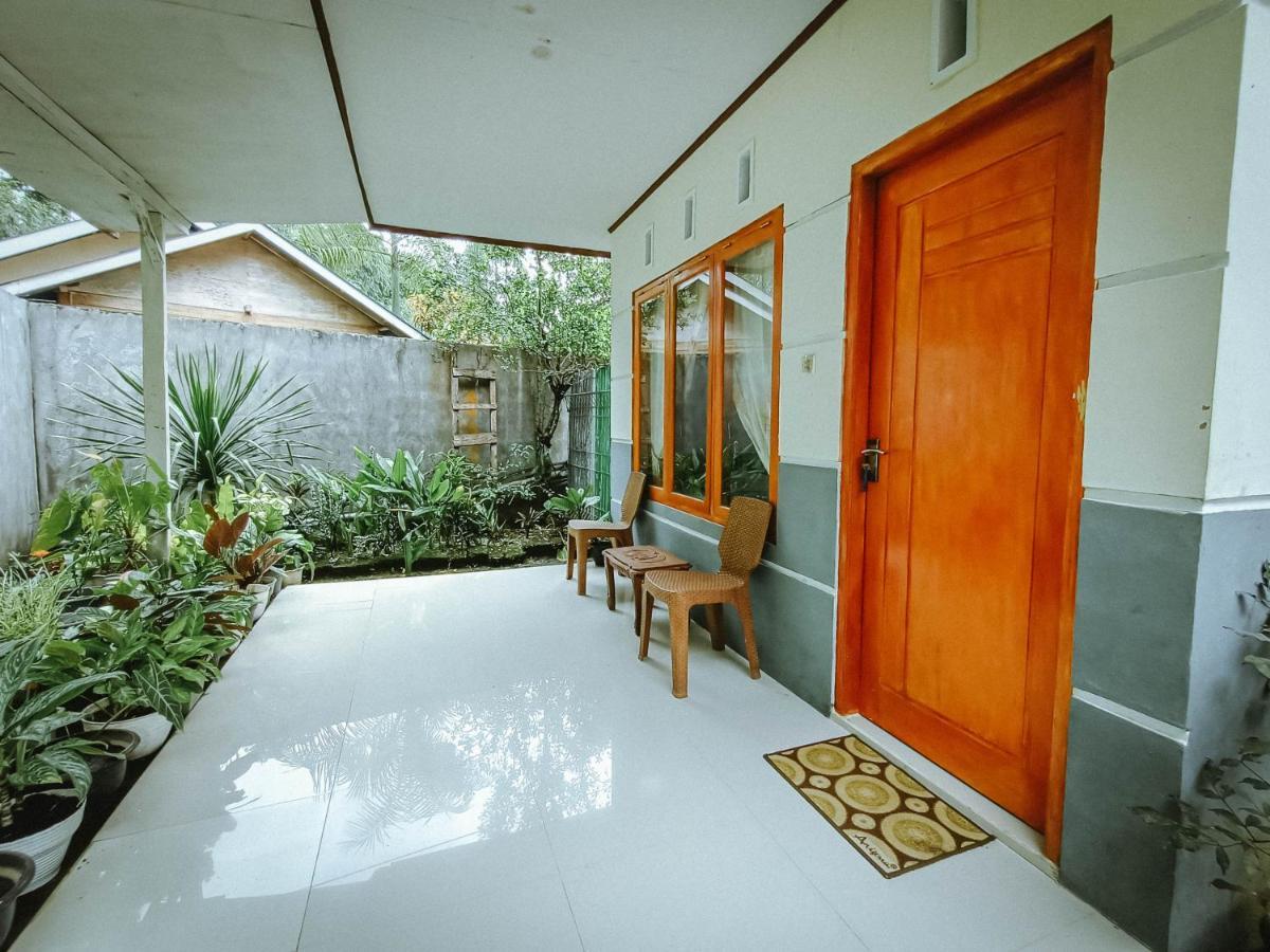 Tarsius Home Stay Rinondoran Exterior foto
